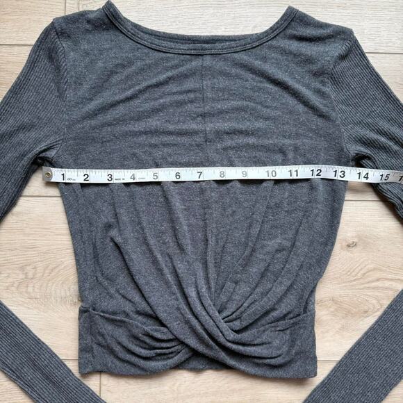 Alo yoga grey long sleeve - Picture 6 of 6